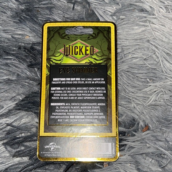 Wicked Makeup Set with Eye Shimmer and Lip Gloss-Green Witch - Picture 8 of 12